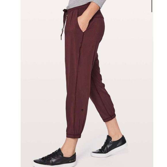 Lululemon Size 2 Namaskar Crop Garnet Pants Athleisure Workout - Picture 3 of 8